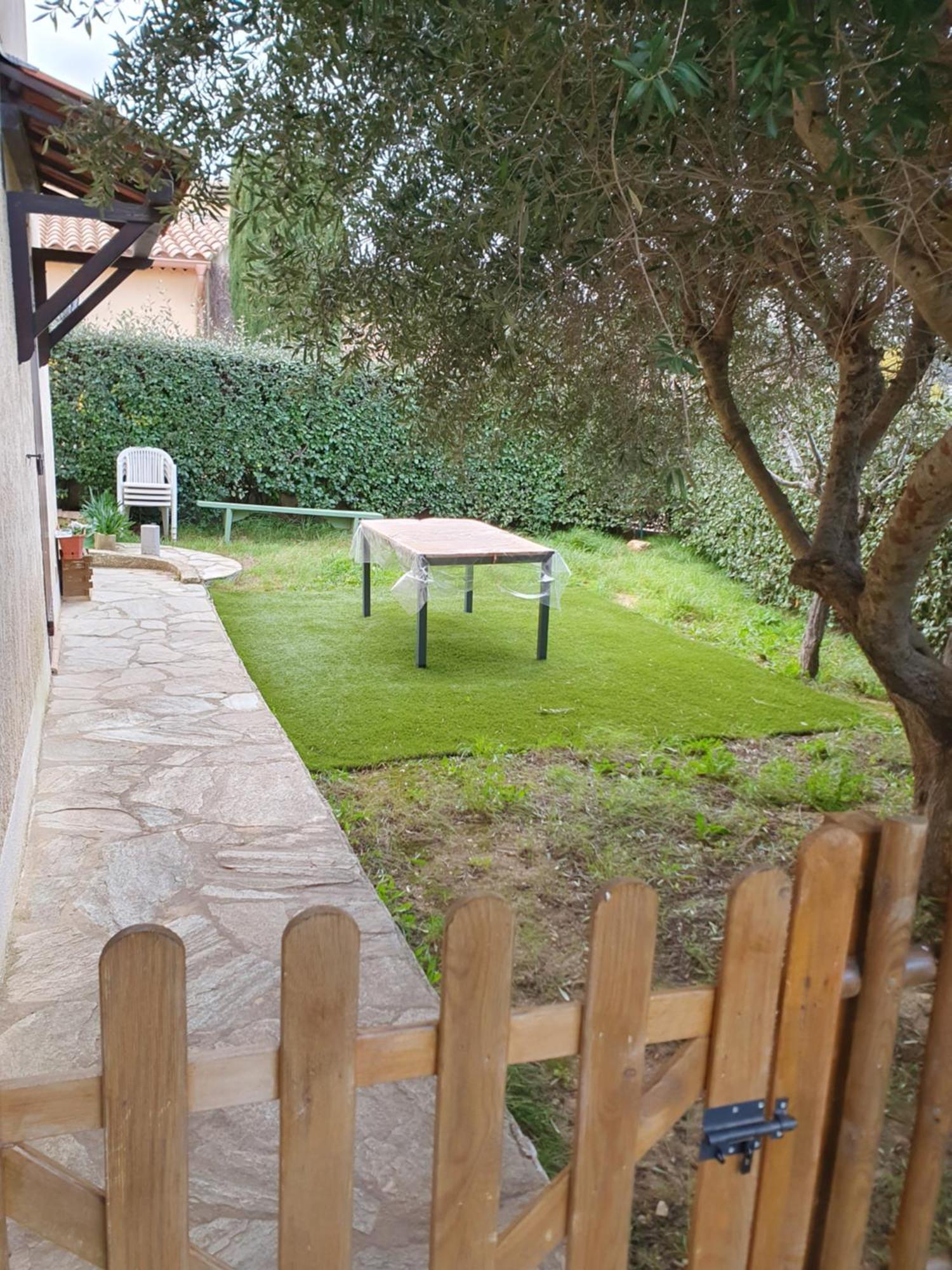 Appartement T2 Bas De Villa Avec Jardinet Au Calme Proche Mer La Seyne-sur-Mer Bagian luar foto